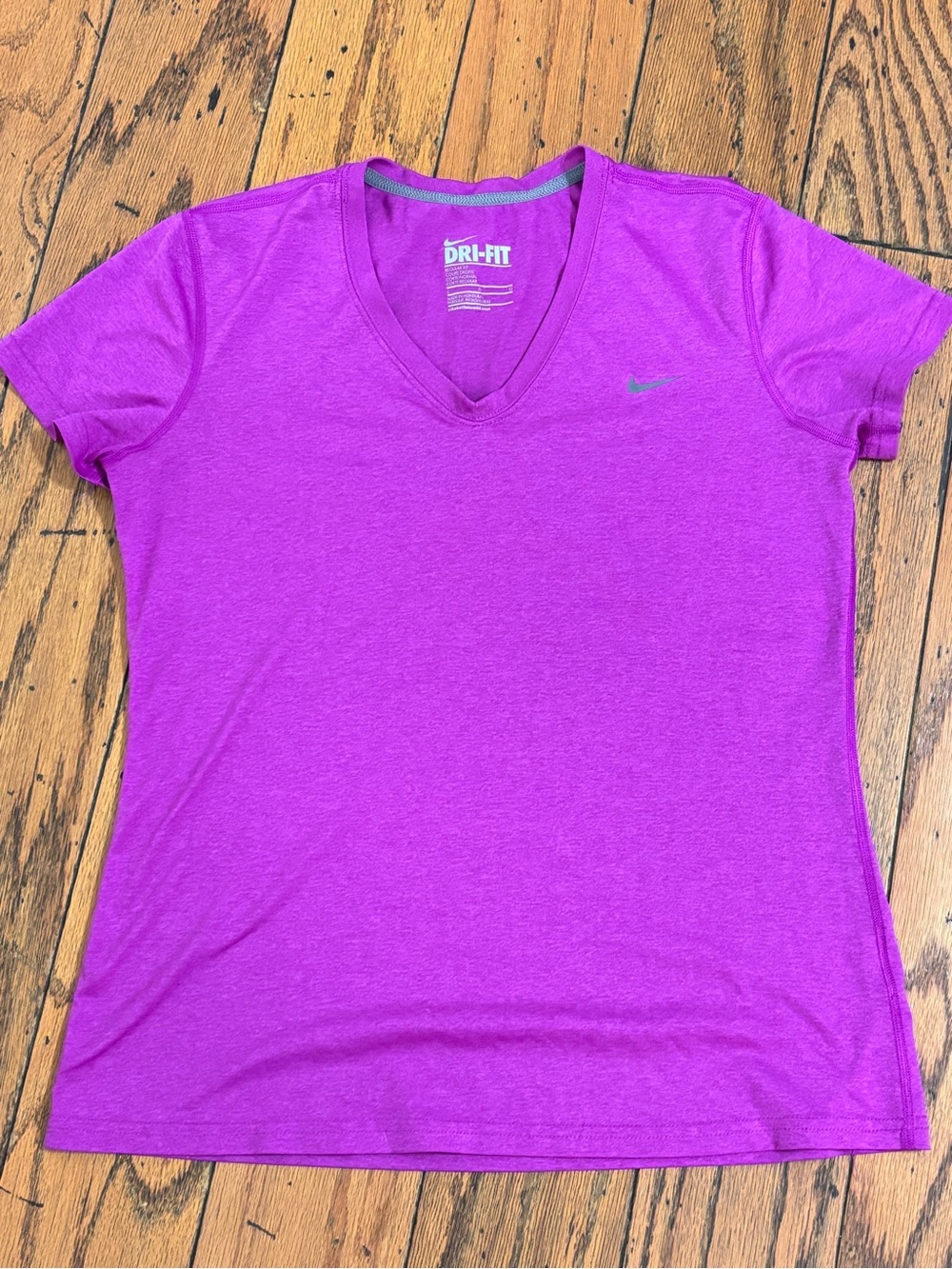 Nike Women's Magenta V-Neck Dri-FIT Short Sleeve Tee sz L
